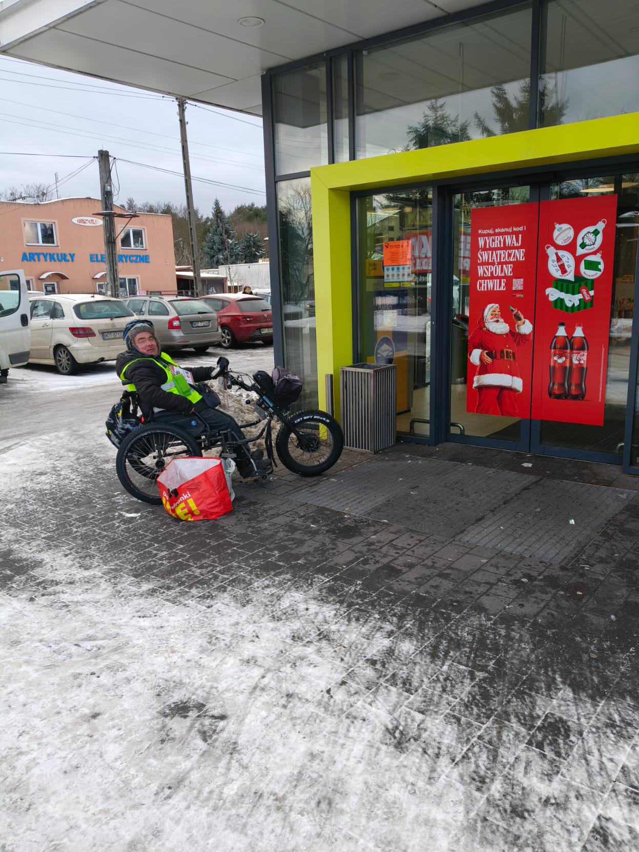 Zdjęcie do wpisu: Zbiórka dla Zbyszka przy Biedronce Otwocku